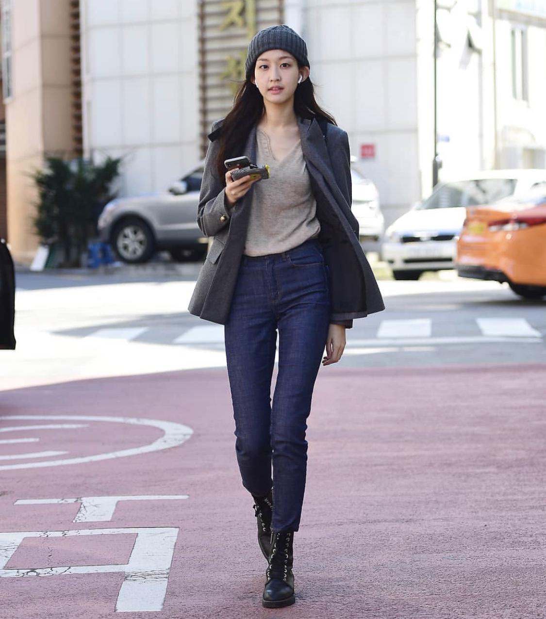 韓國(guó)街拍最新時(shí)尚潮流前線風(fēng)采展示