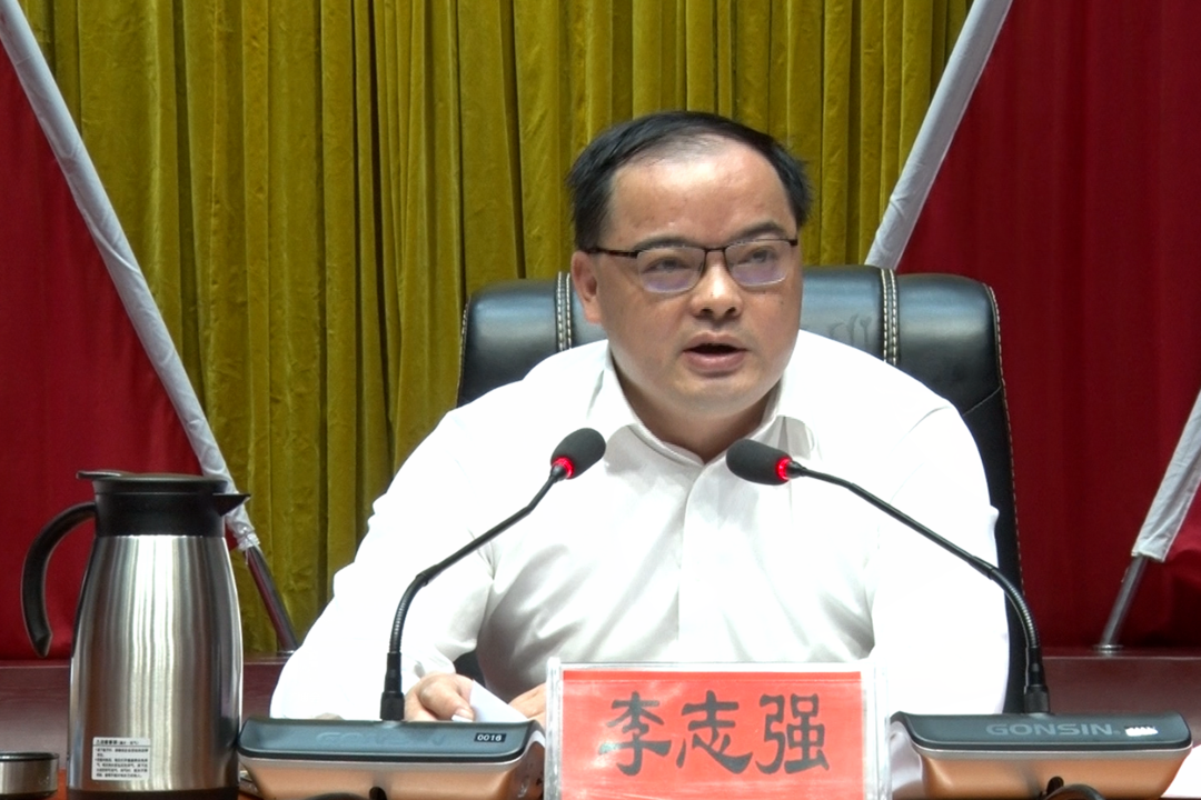 平南鎮(zhèn)書記李志強，勵志之光引領自信之路