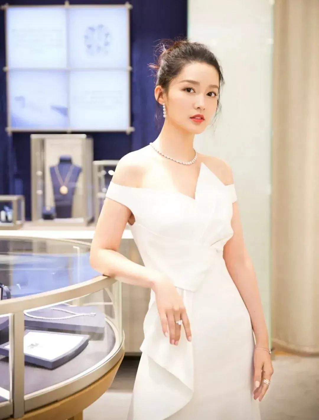 揭秘絕色百美圖最新章節(jié)，美圖背后的故事揭曉