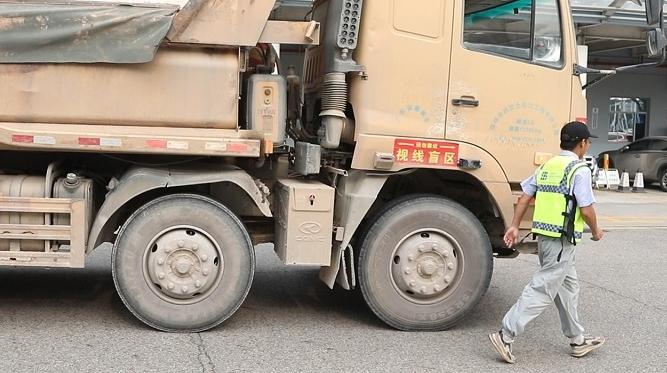 深圳泥頭車新時代，科技重塑運輸業(yè)，最新政策引領(lǐng)泥頭車發(fā)展