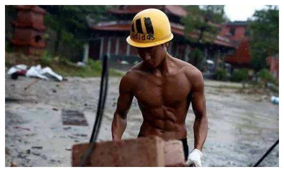 搬磚小偉最新動態(tài)，奔赴自然美景的旅行之旅